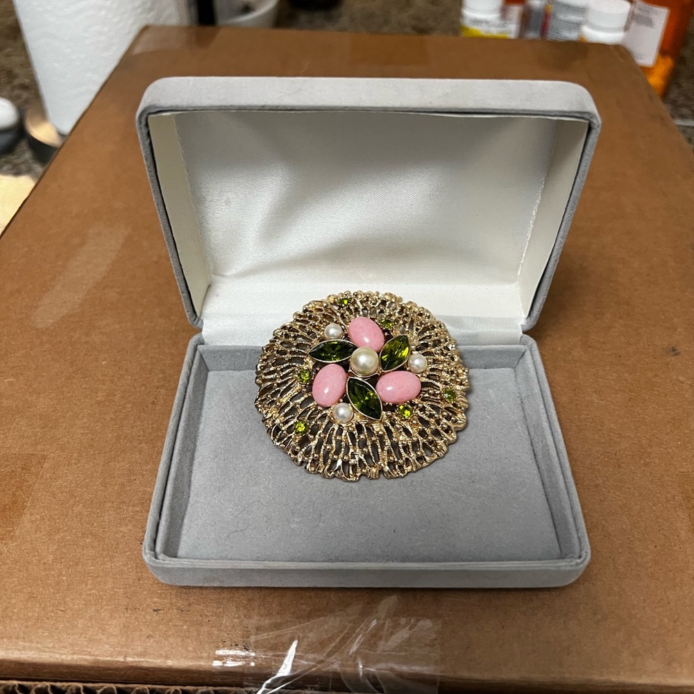 Elegant Gold and Pink Brooch with Green Accents by Sarah Coventry - Picture 10 of 12